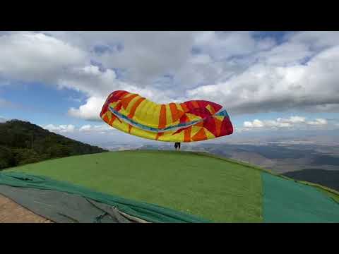 Decolagem Voo 219 de Parapente IKE Costa - 12/08/2022 - Visconde de Mauá