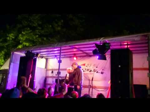 Irie Révoltés  - Fäuste Hoch