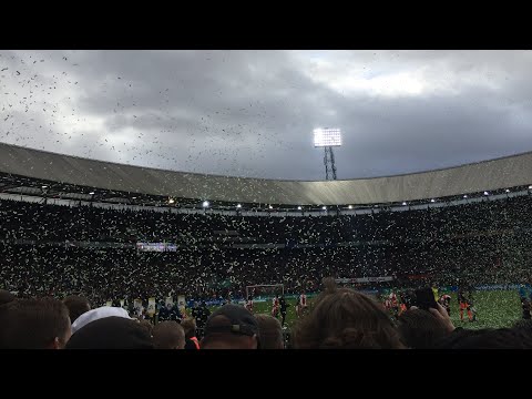 2-0 STEVEN BERGHUIS tijdens FEYENOORD-PSV vanaf VAK W (3-1).