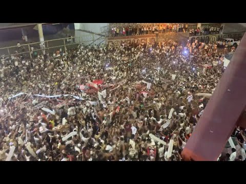 "Por eso el debate ya no existe más" Barra: Trinchera Norte &bull; Club: Universitario de Deportes