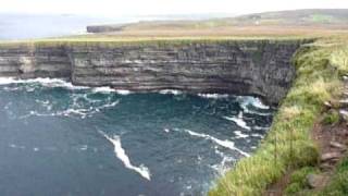 preview picture of video 'Irland - Cliffs von Downpatrick Head'