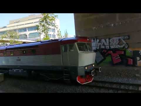 Průjezd Bardotky 749.240 ve stanici Praha-Jinonice. (27.5.2023)