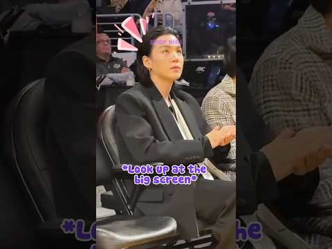 Suga's Reaction When He Saw A Fan Propose To Him On The Big Screen 🥰😂 #shorts #bts #suga