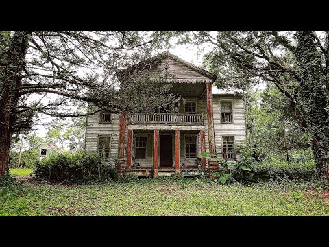 Stunning Abandoned Southern Farm House Left Forgotten For Decades