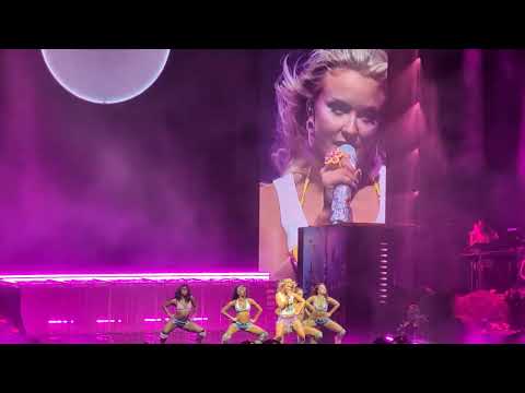 Zara Larsson - Pretty Ugly Live in London Midnight Sun Tour #midnightsuntour #zaralarsson 