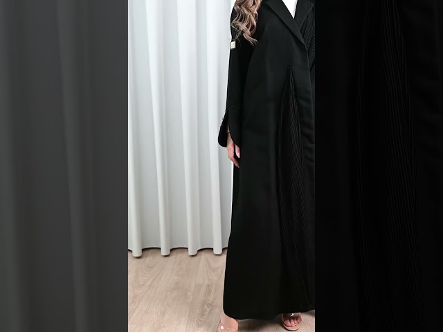 عباية كريب مع قماش مكسر