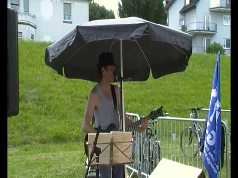 2017-06-10 Gegen Bundeswehr beim Hessentag, Rüsselsheim, Musik mit Rüdiger Lameng 5