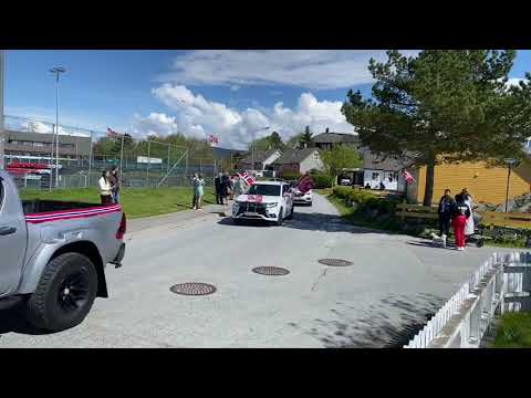 Bilkortesje fra storhall på Veavågen 17 mai 2021