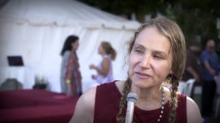 Joan Osborne at Safeway Waterfront Blues Festival talks with Sunny Clark of Oregon Music News