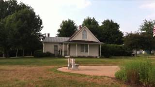 preview picture of video 'American Gothic House - Front Distant View - Eldon,Iowa - G'