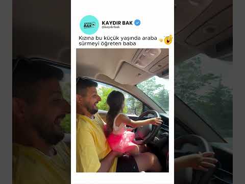 Kızına bu küçük yaşında araba sürmeyi öğreten baba❤️