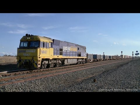 Pacific National 3XM4 Containers & Steel Wagons - PoathTV Australian Trains & Railways