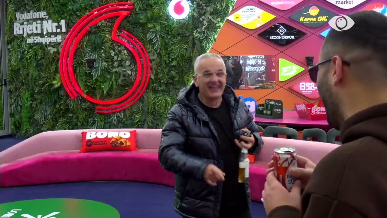 “Shapkat nuk t’i jap…”/ Rogerti diskuton me banorët, debati kthehet në betejë rap-i