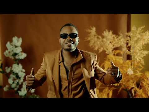 Puto Português   Me Abraça Vídeo Oficial