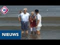 Met kleding en al de zee in voor verkoeling: 'Heerlijk!'- OMROEP WEST