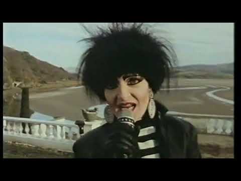 Siouxsie & the Banshees 'The Passenger' (The Tube, C4)