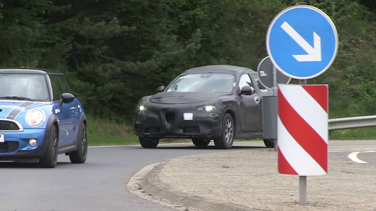 2017 Alfa Romeo Stelvio Caught on Camera, Exhaust Sounds Raspy