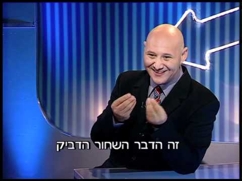 ניצני מסביר לעובדים הזרים - חוף הים