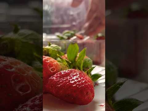 Can we eat strawberry and chocolate together?❤️ #blogger #strawberry #trendingshorts