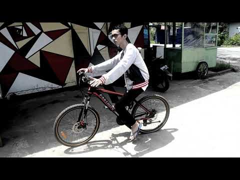 Dinov GauL - Sepeda Mahal (Official Music Video)