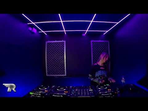 ROSSTREAM 32 / ALEJA VARGAS / 15 DE MAYO