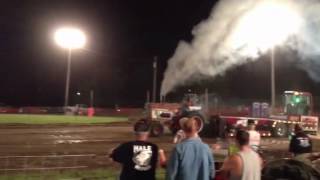 preview picture of video 'Oneida tractor pull 2012'