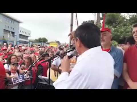 Wellington discursa na manifestação em defesa da liberdade do ex-presidente Lula,