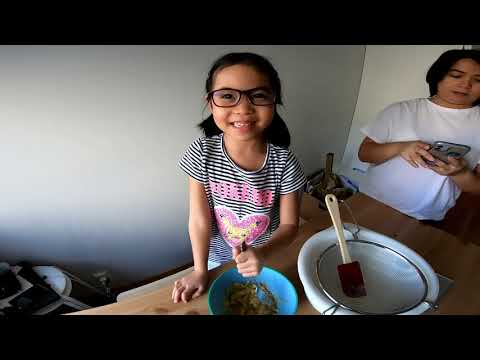 Kumi Eats - Make and Bake a Banana Cake (It Rhymes)