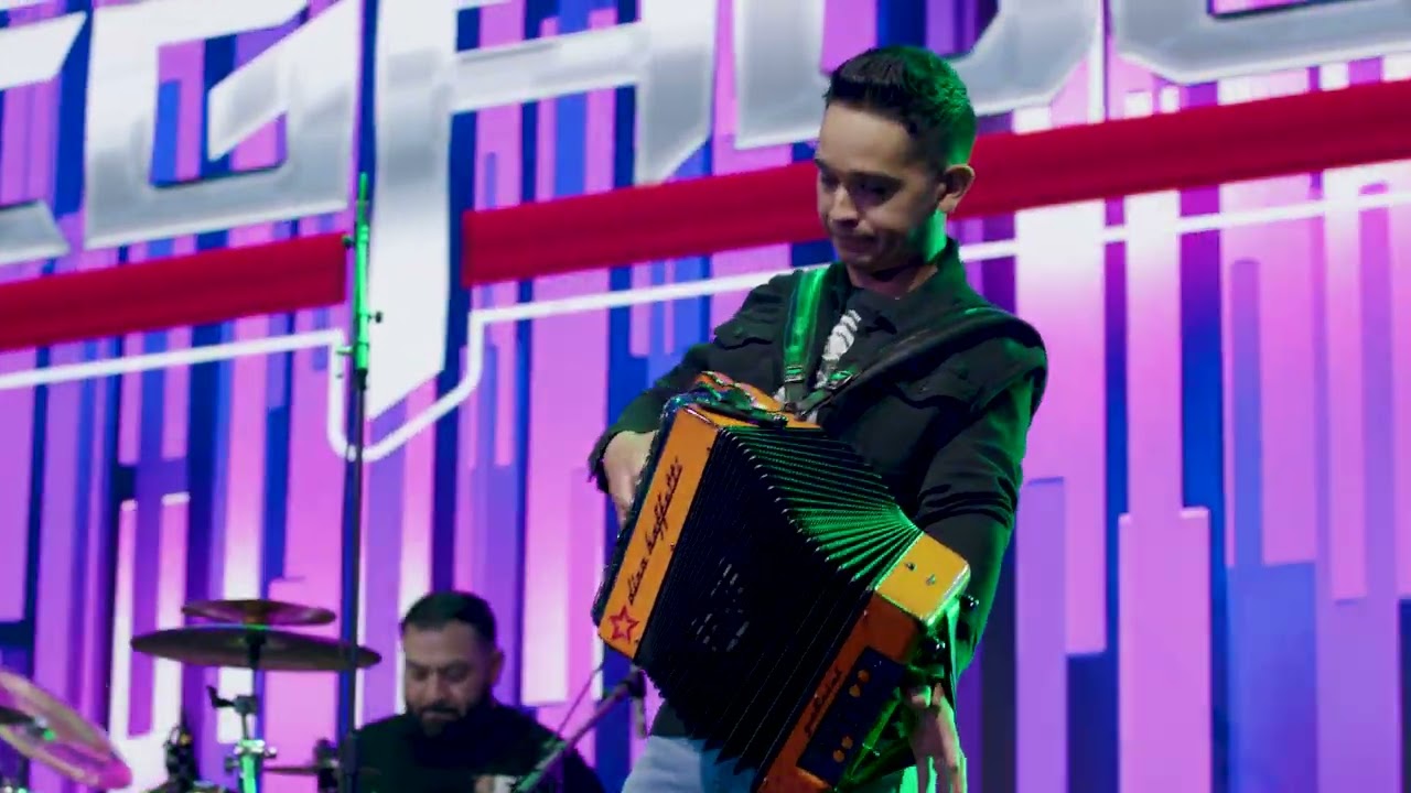 Legado 7 & Juan De Ron- Traketeando (En Vivo)