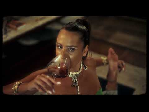 Amanda Coronha - Chaturanga (Clipe Oficial)