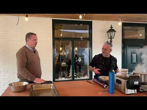 Oudejaarsaflevering frikandelchallenge met Maikel Harte