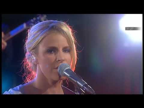 Lisa Miskovsky - Silver Shoes (Live Nyhetsmorgon 2011)