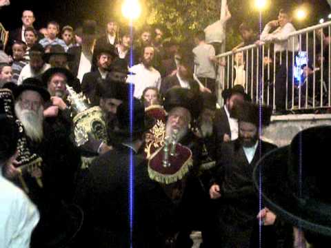 Hachnosas Sefer Torah in memory of Bruchzu and Heshe Friedman - 19 MarCheshvan 5771