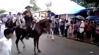 preview picture of video 'desfile hipico aldea san vicente pacayá.3gp'