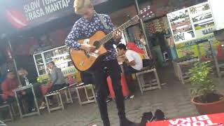 Download lagu Pengamen keren Malang . Cover anji dia . mp3