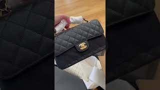 Download lagu Unboxing Chanel small classic flap in caviar . Sold my jumbo for this unicorn 💃 mp3