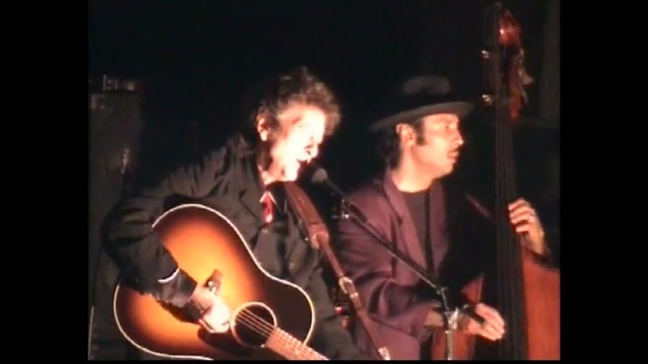 Bob Dylan. Tangled Up In Blue. Cardiff, Wales. September 23, 2000 - YouTube