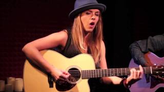 ZZ Ward: &quot;365 Days&quot; on A-Sides