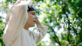 Musik-Video-Miniaturansicht zu Larga Tudo Songtext von Adriana Calcanhotto