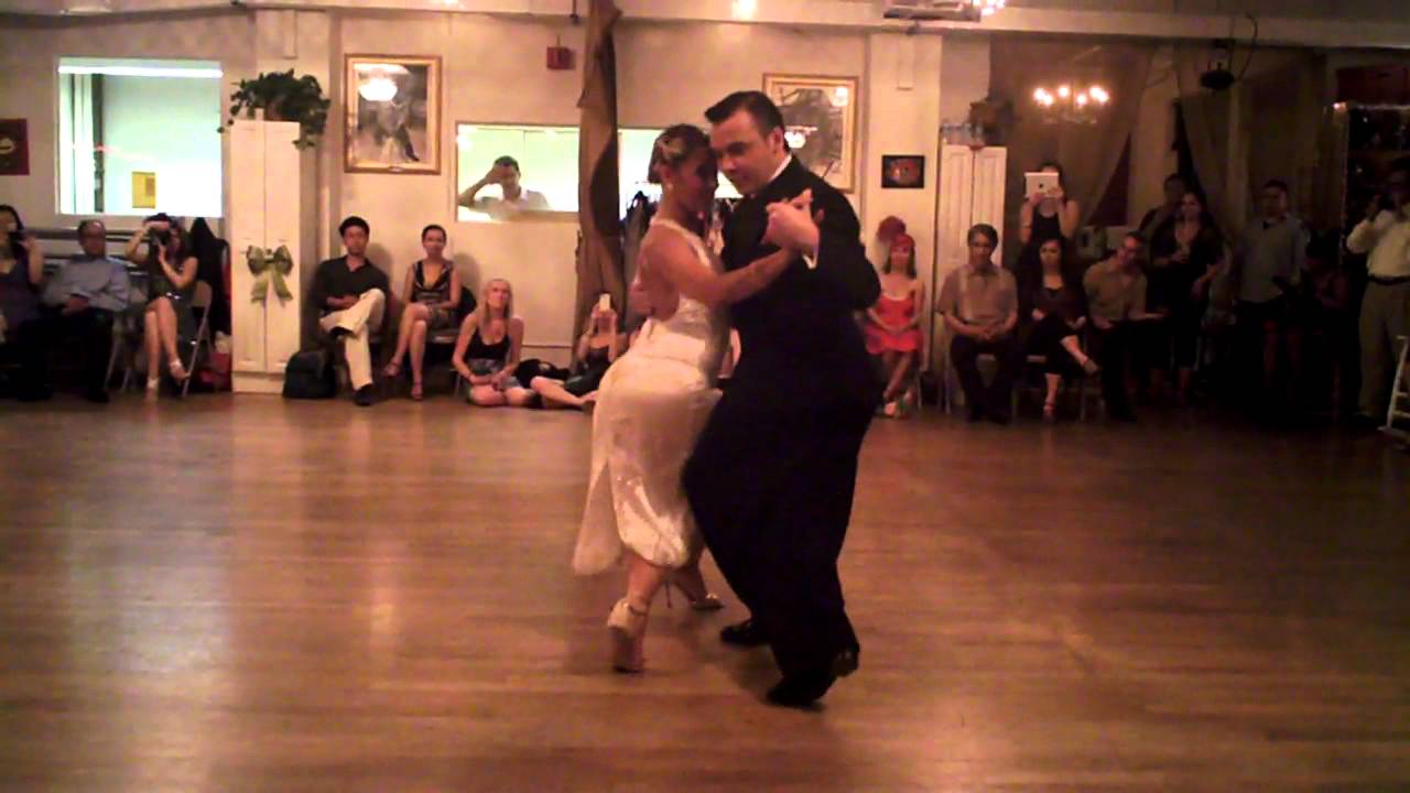 Argentine Tango: Gabriel Missé and Analía Centurión  - "Mozo Guapo"