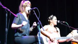Amy Gerhartz and Katie Earl from The Mowgli's at Sixthman Sessions