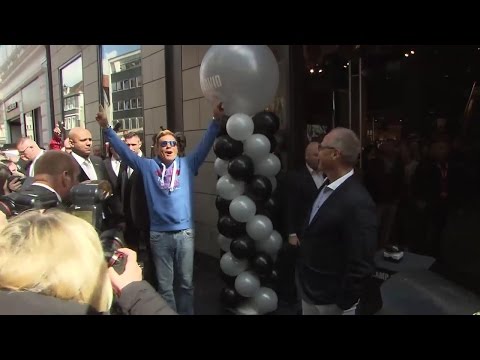 Massenauflauf: Dieter Bohlen bei Shop-Eröffnung in Oldenburg