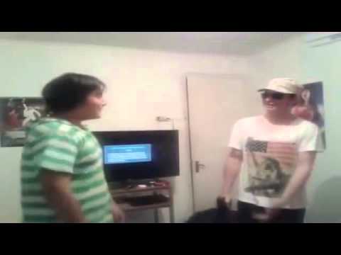 Martín paga por sus chistes malos