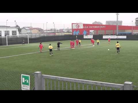 Victoria Ivest 2001 - GassinoSanR.: gol di Paolo Stabile.