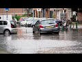 De Goudse Rijweg in Rotterdam kampt met wateroverlast.