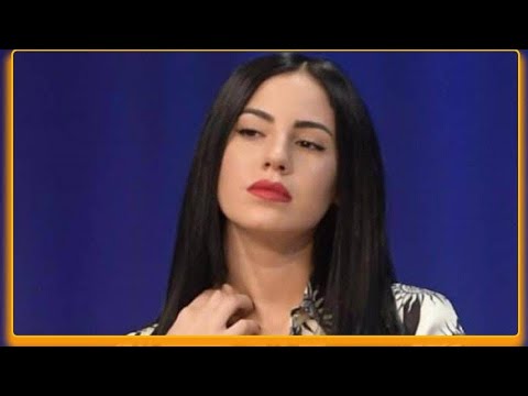 Giulia De Lellis senza vergogna: in intimo per la giornata contro la violenza | M.C.G.S