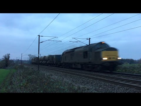 ROG/DRS 37611 and 37069 thrash north past Old Newton with 6Z85