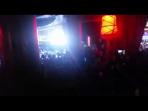 AVICII abrindo a pista em Las Vegas com maestria