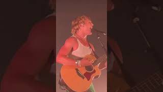 ross lynch singing “austin &amp; ally” theme song on 10 year anniversary #rosslynch #thedriverera