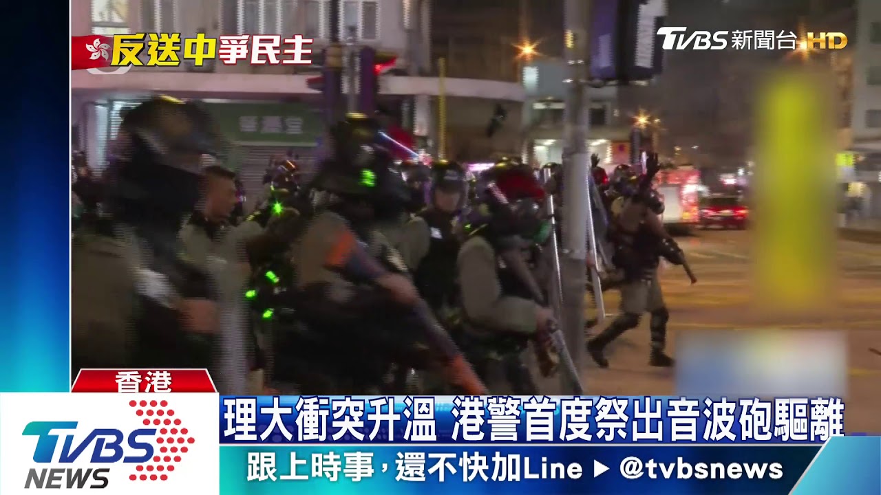 港警押送示威者遭圍 躲救護車開3槍實彈